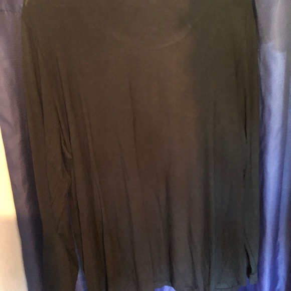 Ricki’s xxl black top, lots of room , winter or summer it will keep you warm - Picture 4 of 4